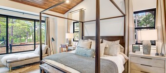 Stunning Torreon home with expansive deck, grill, fireplace, & AC