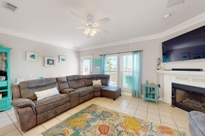 TV, fireplace