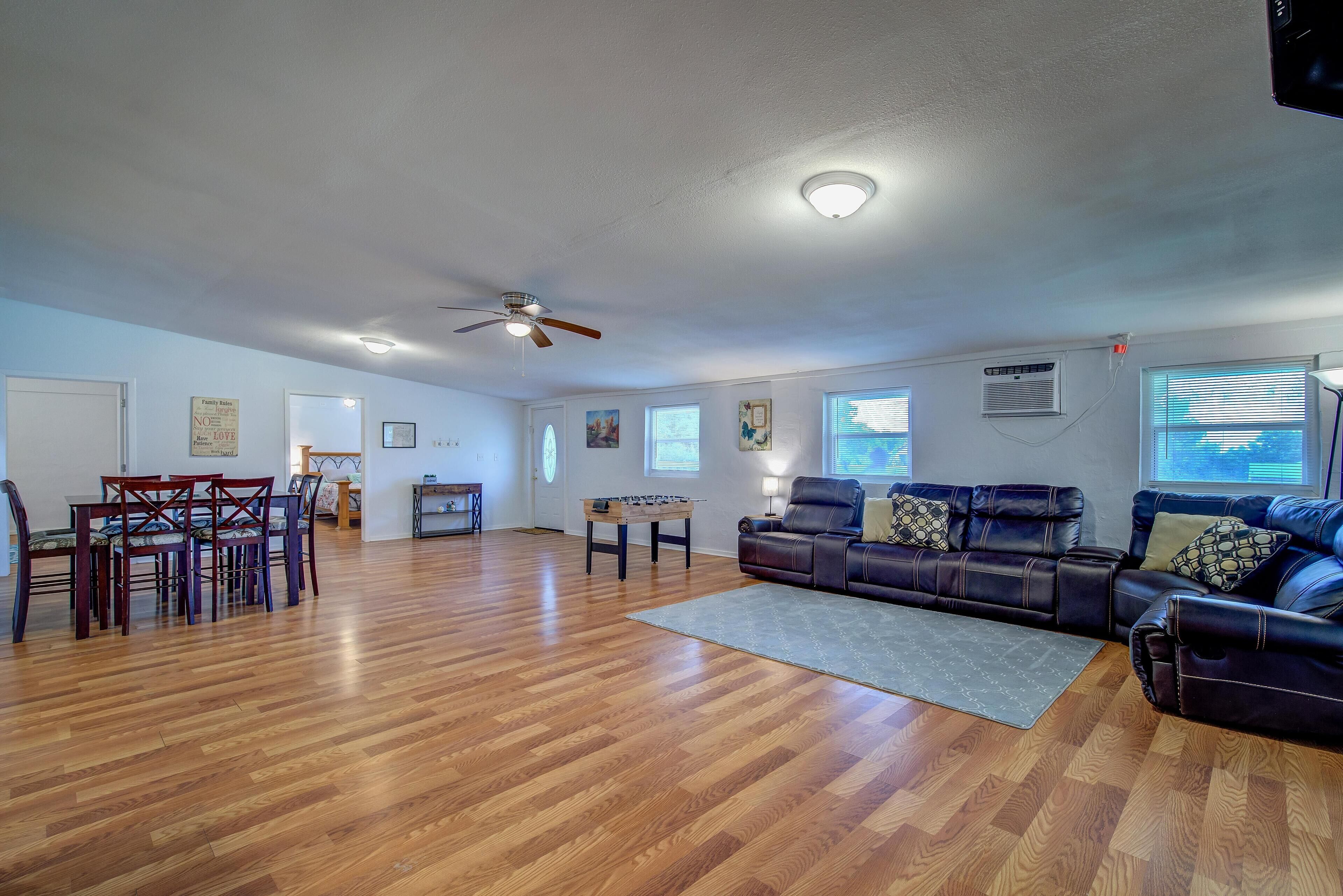 Smart-tv, bordfodbold, bordtennisbord