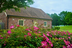 Property grounds - James Armistead Lafayette Cottage: 3BR, New Kent (New Kent)