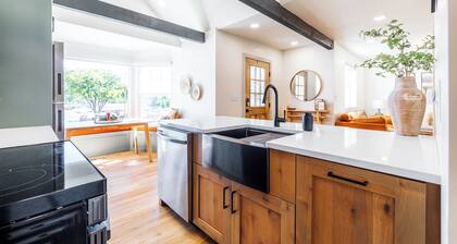 Cozy Cottage Between Zion and Bryce! Family Friendly, Firepit with Mountain View