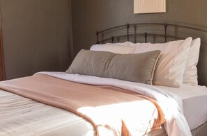 4 bedrooms, desk, iron/ironing board, WiFi