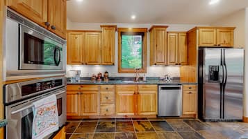 冰箱、微波炉、烤箱、炉灶