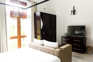 1 dormitorio, tabla de planchar con plancha, wifi y ropa de cama