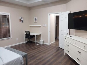 Room - Cozy/Family Friendly 3 BR House (Converse)