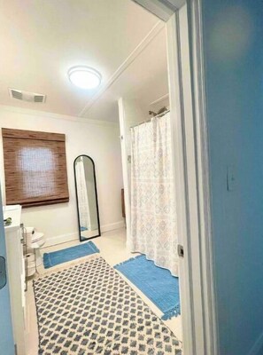 ヘアドライヤー、タオル、石鹸、シャンプー