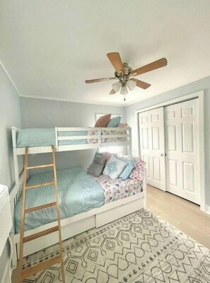 2 chambres, lit parapluie, Wi-Fi gratuit, draps fournis