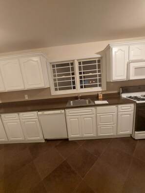 Private kitchen - Quiet Redlion  (Southampton Township)