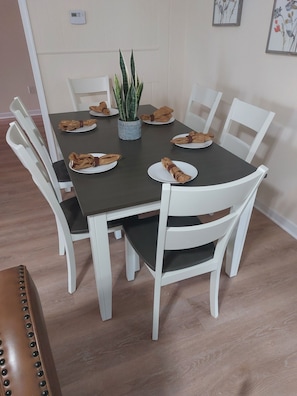 Dining - Quiet Redlion  (Southampton Township)