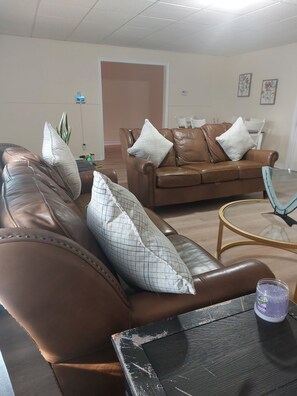 Living area - Quiet Redlion  (Southampton Township)