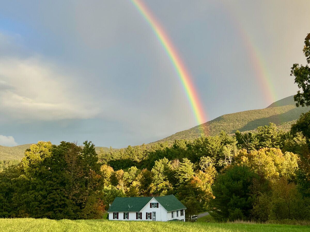 Serene Spacious Country Escape 200 Acres & Hiking!