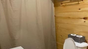 Haartrockner, Handtücher, Seife, Shampoo