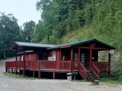 2BR 1 Bath cabin w/ full kitchen, hot tub, and living room.