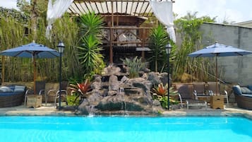 Indoor pool, 2 outdoor pools
