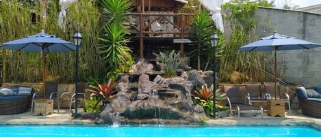 Indoor pool, 2 outdoor pools