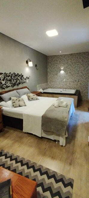 Suite (Master Suite) | Premium bedding, minibar, individually decorated, individually furnished - POUSADA SITIO DAS FLORES (Nova Lima)