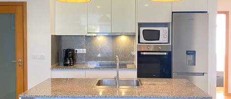 Kühlschrank, Ofen, Wasserkocher, Toaster