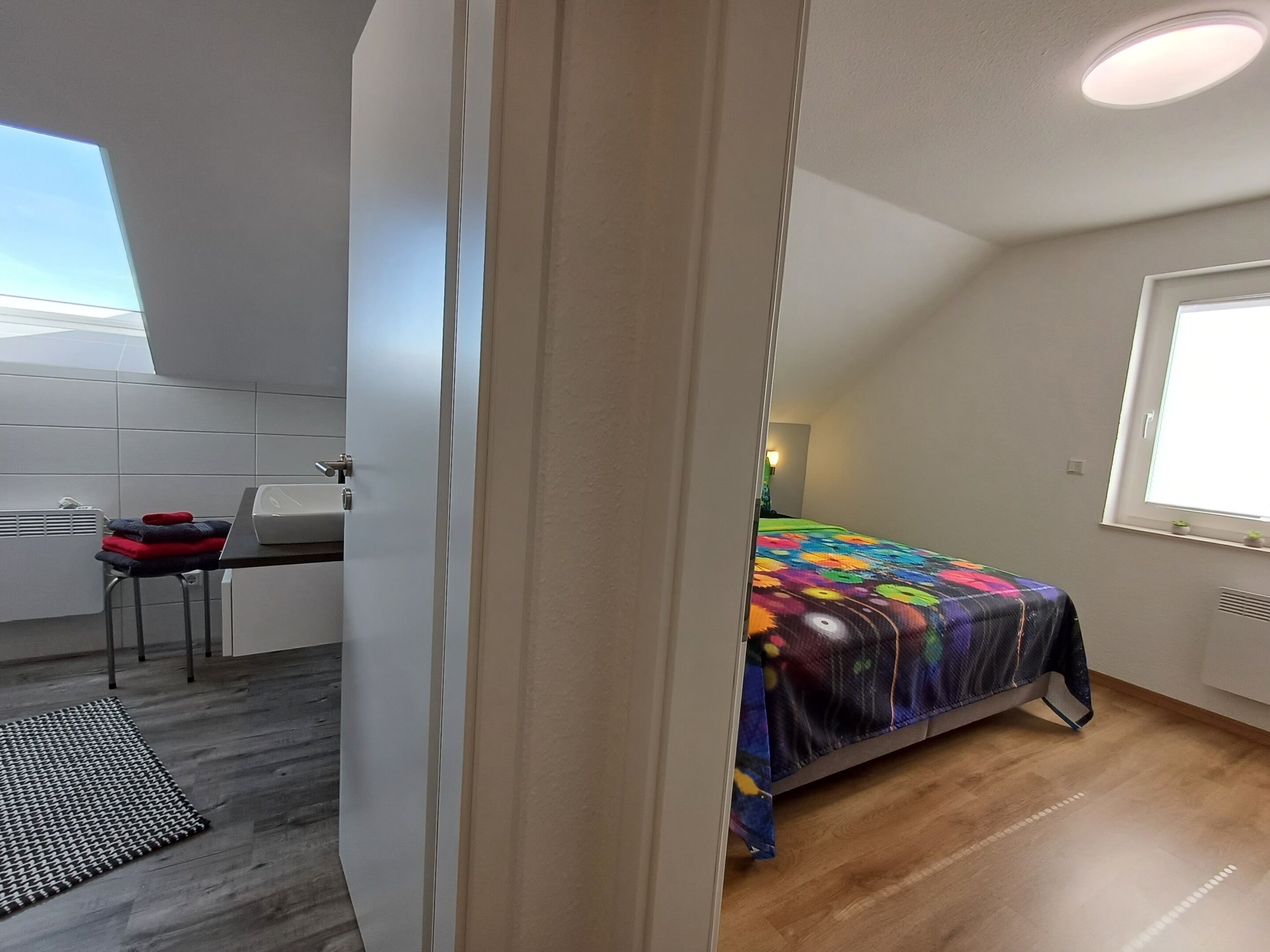 OG - Blick ins Bad und kl. Schlafzimmer