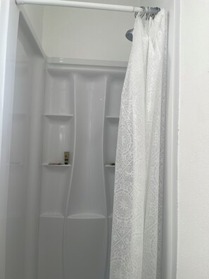 Basic Double Room | Bathroom