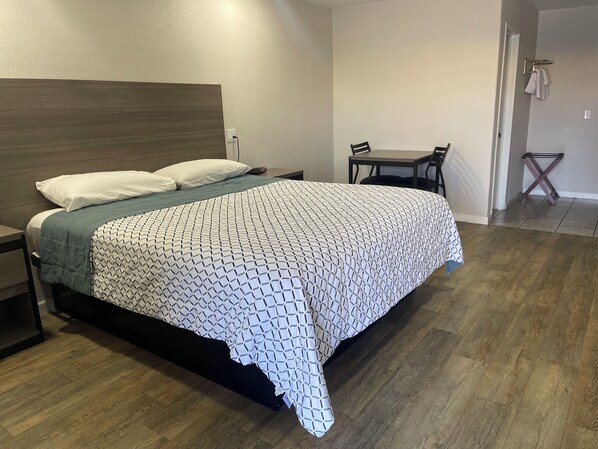 Habitación individual básica | Escritorio, wifi gratis y ropa de cama