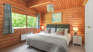 3 bedrooms, iron/ironing board, travel cot, free WiFi