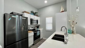 House, Multiple Beds, Kitchen, Ocean View | Private kitchen | Fridge, microwave, oven, stovetop