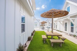 Property grounds - Captains Corner (Corpus Christi)