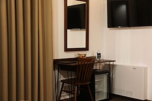 Deluxe dubbelrum eller tvÄbÀddsrum | 1 sovrum, skrivbord, ljudisolering och strykjÀrn/strykbrÀda