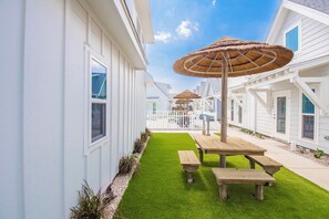 Property grounds - Pirates Hook-14919 (Corpus Christi)