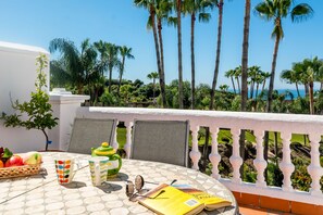 Outdoor dining - Casablanca 50 - El Oasis de Capistrano! (Nerja)