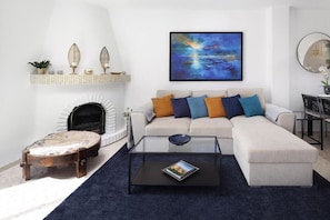 TV, fireplace - Rabat 8 - El Oasis de Capistrano! (Nerja)