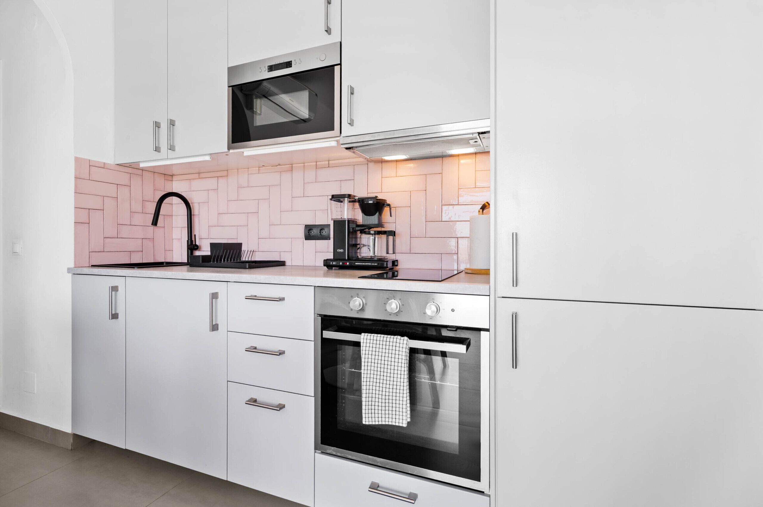 Fridge, microwave, oven, coffee/tea maker