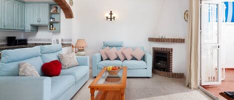 TV, fireplace