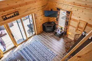 Interior - Blackberry Bramble: Budget friendly Hocking Hills (Sugar Grove)