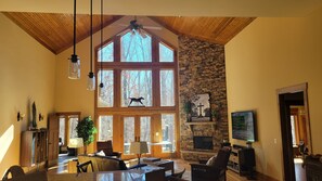 Smart TV, fireplace
