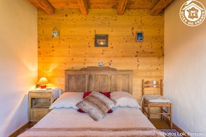 3 quartos, ferros/tábuas de passar roupa, berço de viagem