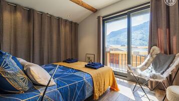 2 bedrooms, iron/ironing board, travel cot, free WiFi
