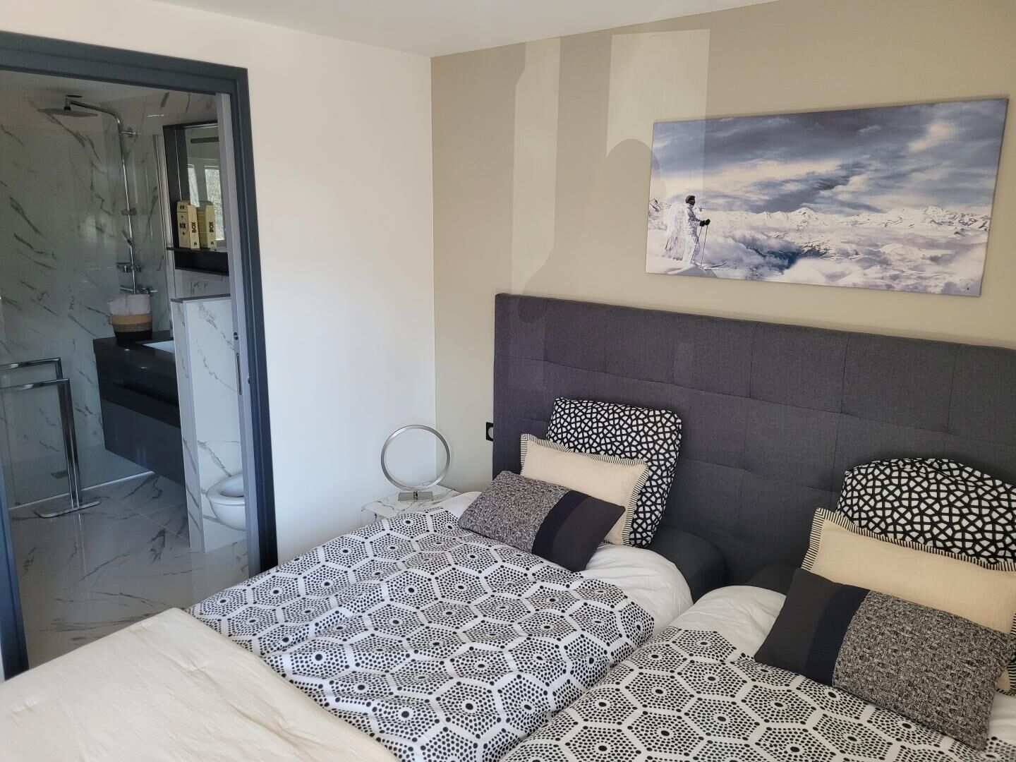 2 bedrooms, iron/ironing board, travel cot, free WiFi