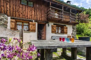 Outdoor dining - Gîte - LA LECHERE - Gîte (LA LECHERE)