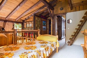 2 chambres, fer et planche à repasser, lit parapluie