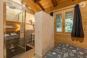 4 camere, ferro/asse da stiro, culla da viaggio, Wi-Fi gratuito