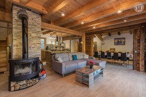 TV, lettore DVD, impianto stereo