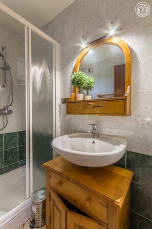 Douche, séchoir à cheveux