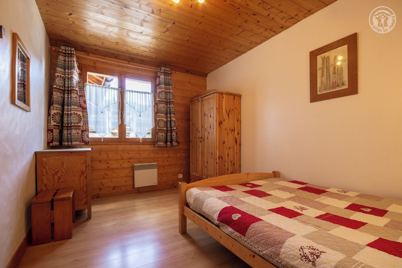 2 slaapkamers, een strijkplank/strijkijzer, reisbedje, gratis wifi