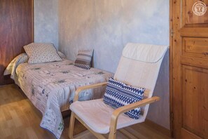 2 soverom, strykejern/-brett, reiseseng for barn og wi-fi (inkludert)