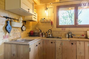 Fridge, oven, stovetop, coffee/tea maker - PLAN DE L'AIGLE HUT (ST-ALBAN-DES-VILLARDS)