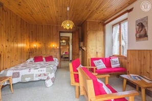 2 chambres, fer et planche à repasser, lit parapluie