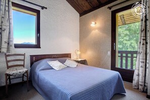 2 bedrooms, iron/ironing board, travel crib, free WiFi