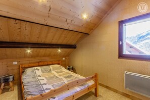 2 habitaciones, tabla de planchar con plancha y cuna de viaje 