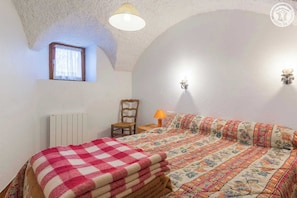 4 bedrooms, iron/ironing board, free WiFi